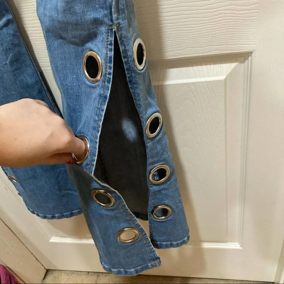 FASHION NOVA Grommet Flare Jeans High Rise 25 Waist - Picture 6 of 7